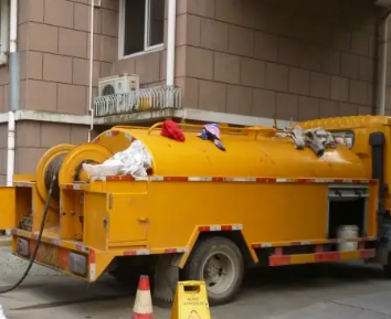 高凉清抽化粪池